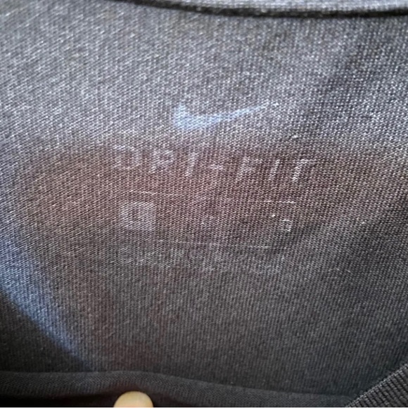 NIKE - Boys Dri Fit Black Pullover
Athletic Shirt - EUC Size L - Picture 3 of 4